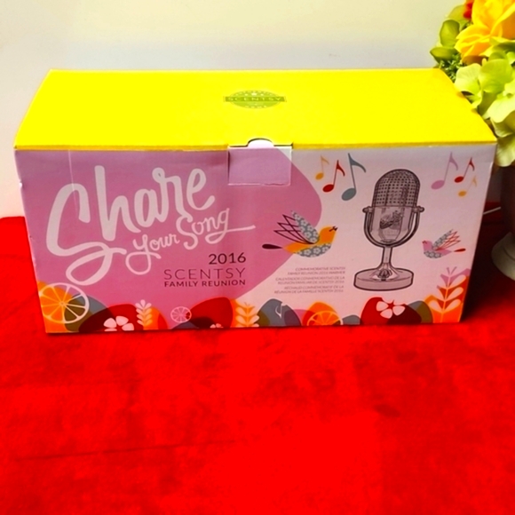 NIB, Scentsy Warmer Share Your Song Reunion 2016. Microphone Wax Warmer. - Picture 3 of 15